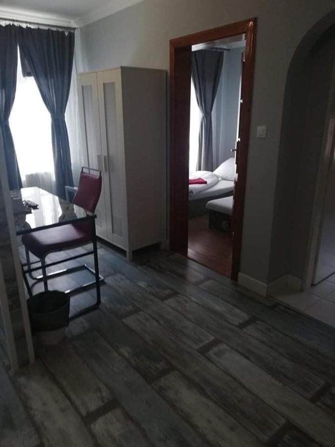 Hotel Twins Hurbanovo Exterior foto